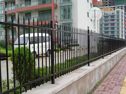 小區(qū)鋅鋼護(hù)欄圖片2