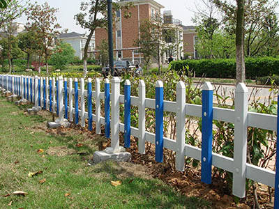 PVC草坪護(hù)欄