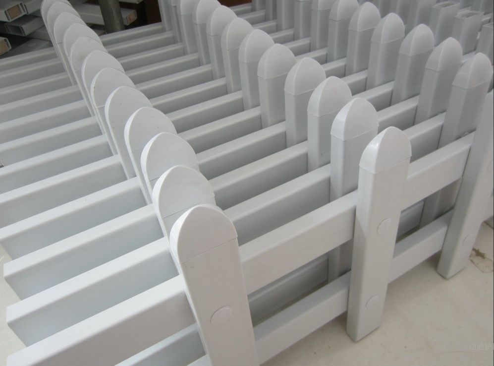 pvc草坪護(hù)欄圖片 pvc草坪護(hù)欄圖片