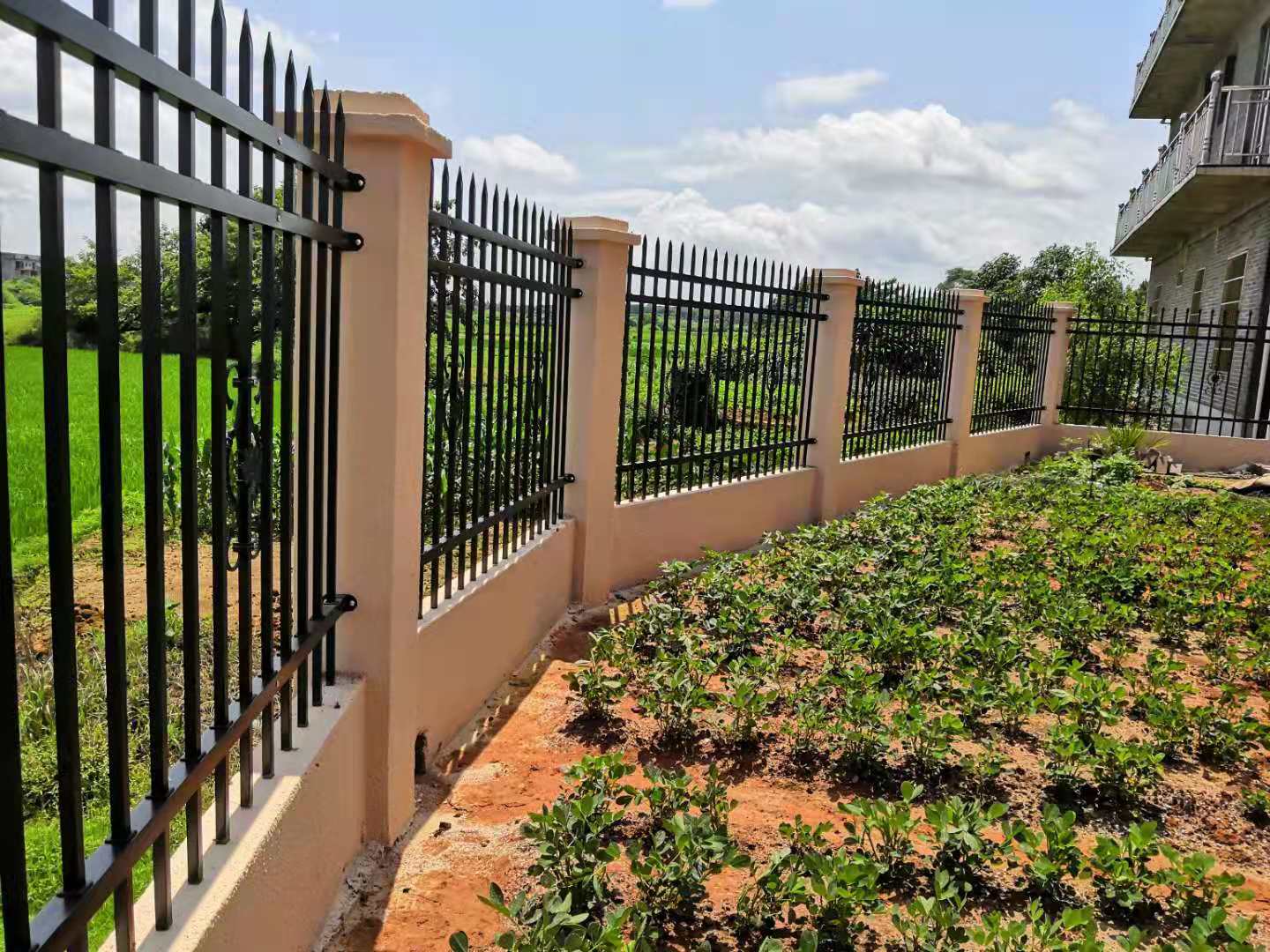 別墅鋅鋼護(hù)欄