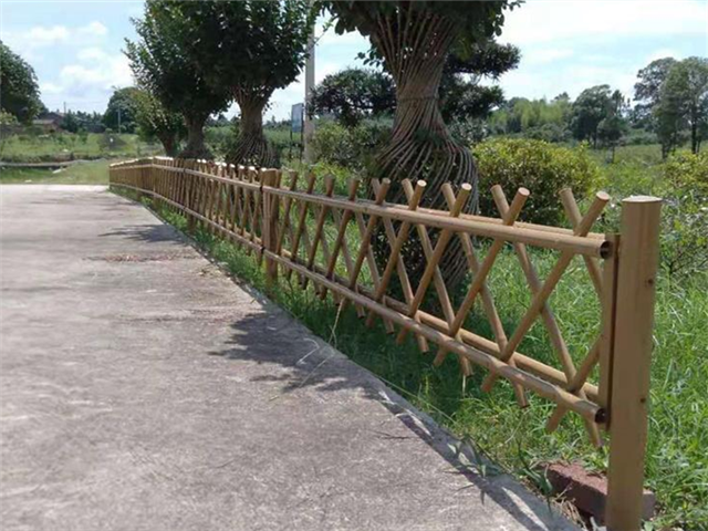 河道用仿竹護(hù)欄圖片2